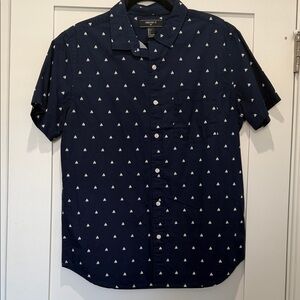 Forever 21 Navy Short-Sleeve Button-Down with White Triangle Print